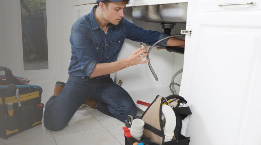 Expert burst pipe repair services in San Diego, TX